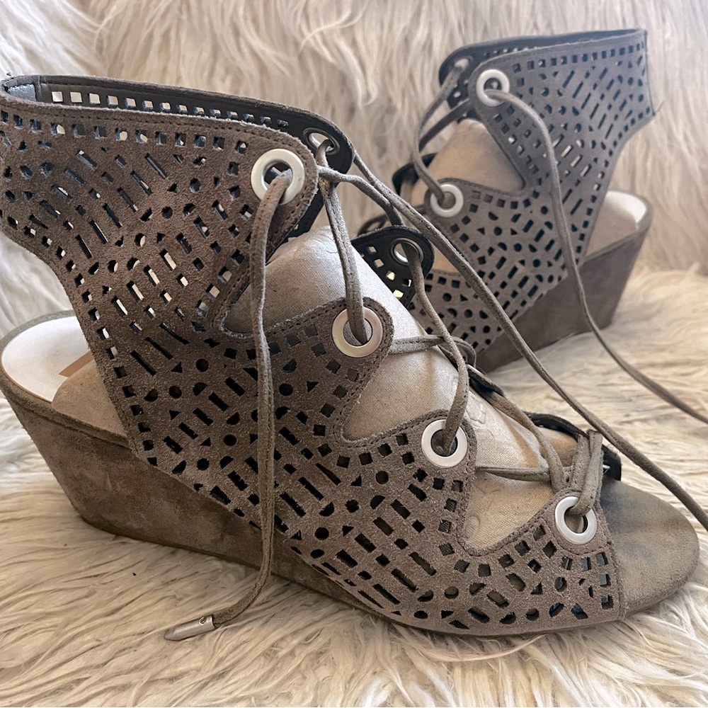 Tie up nude wedge sandal